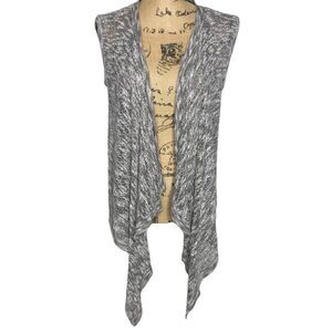 Romeo & Juliet Couture Crochet Cardigan Size Large Gray Sleeveless Open Front